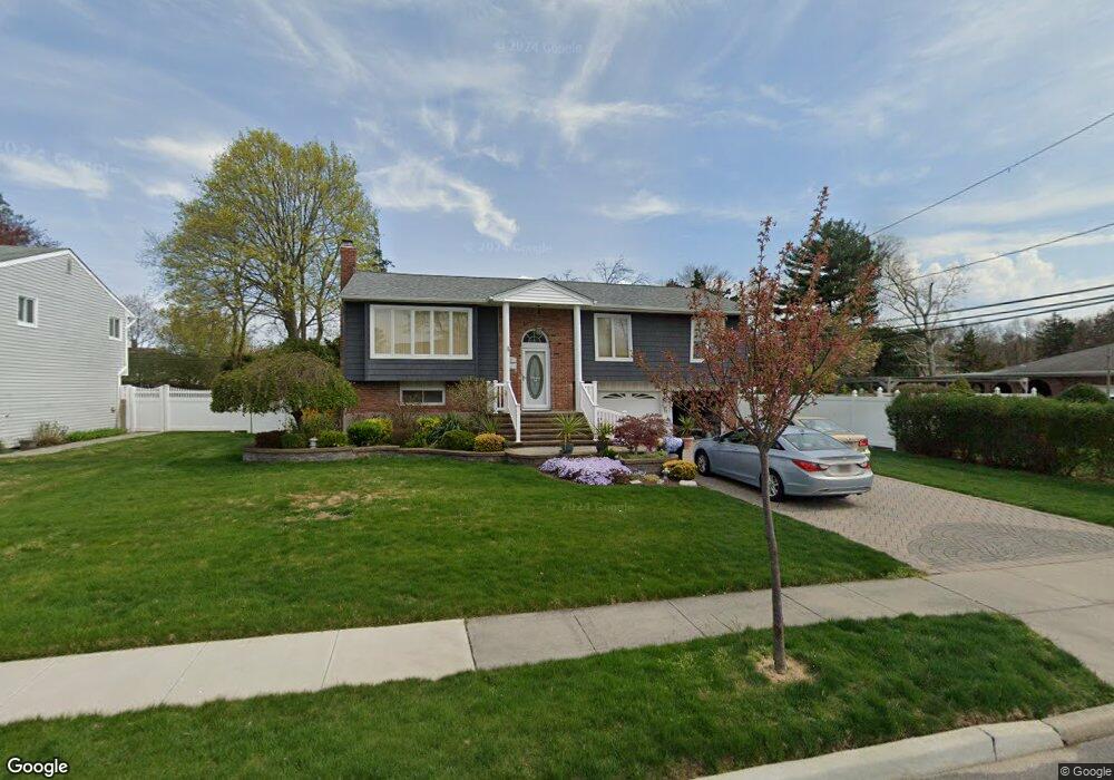 31 Splitrail Place, ComMacK, NY 11725 - photo 1