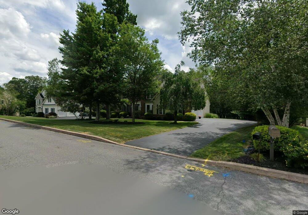 1270 Woodberry Dr, Mountain Top, PA 18707 - photo 1