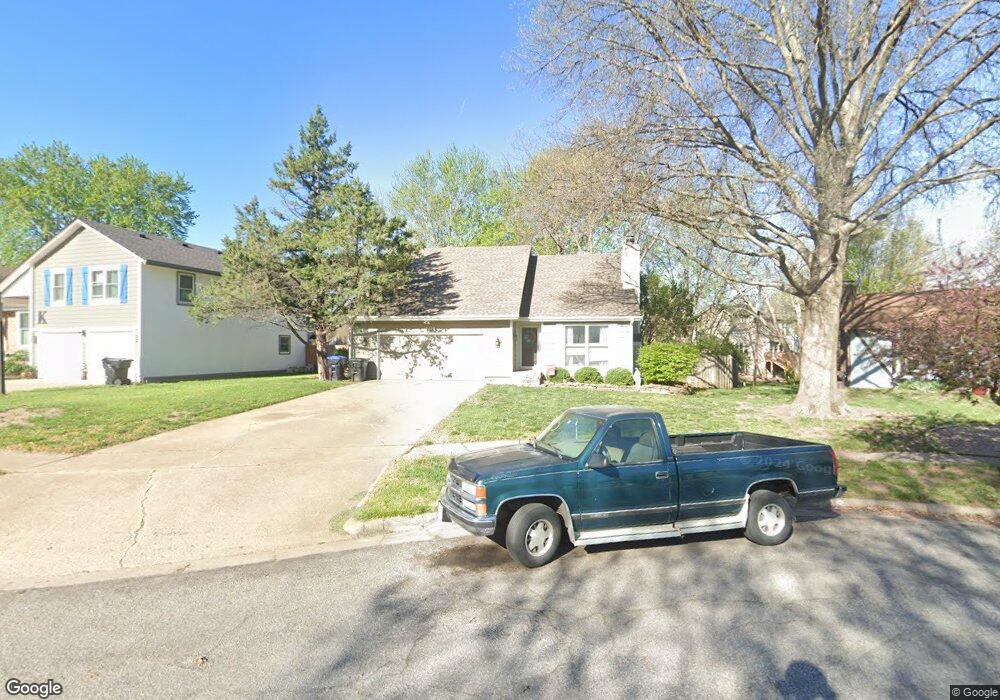 3119 SW Kent St, Topeka, KS 66614 - photo 1