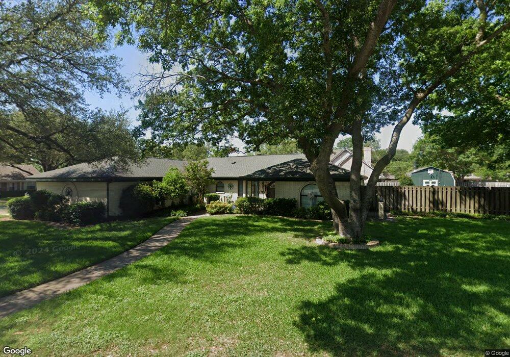 918 S Colonial Dr, Cleburne, TX 76033 - photo 1