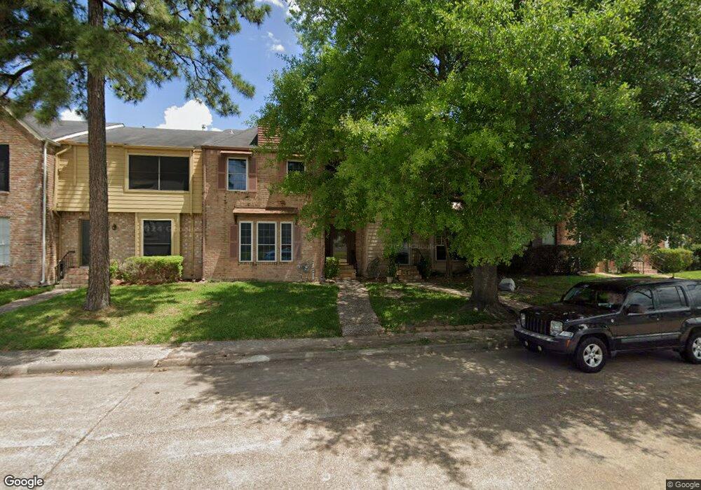 5758 Maple Hill Dr, Houston, TX 77088 - photo 1