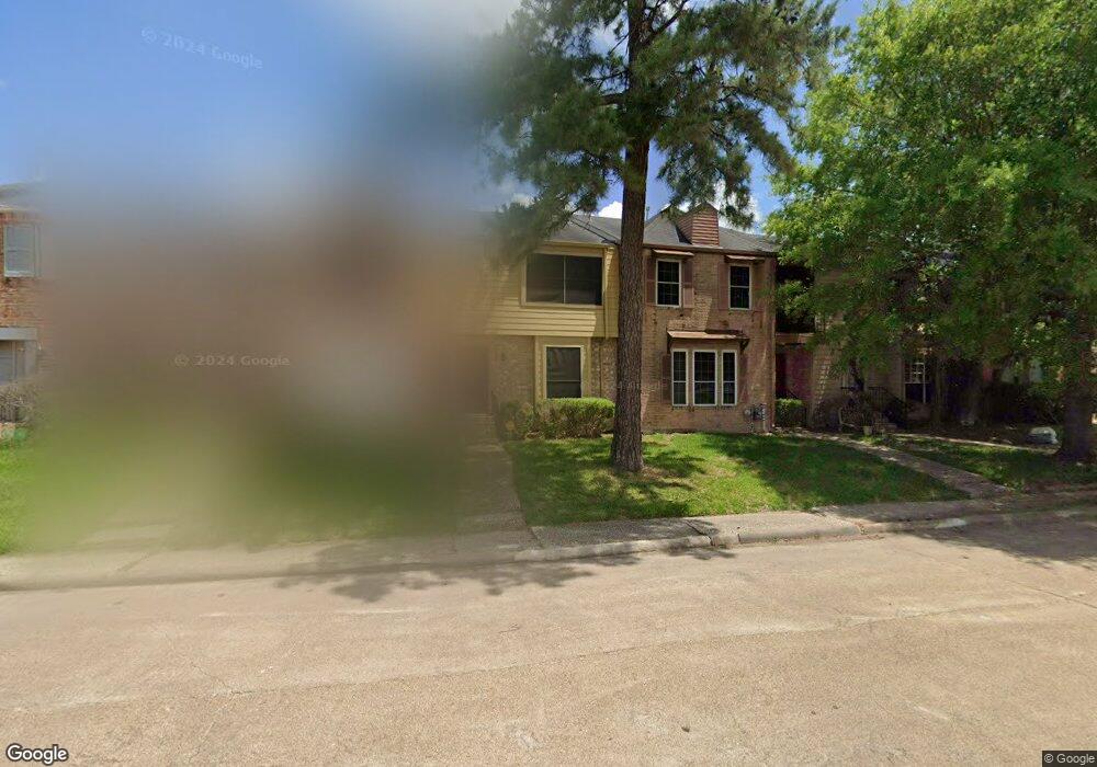 5760 Maple Hill Dr, Houston, TX 77088 - photo 1