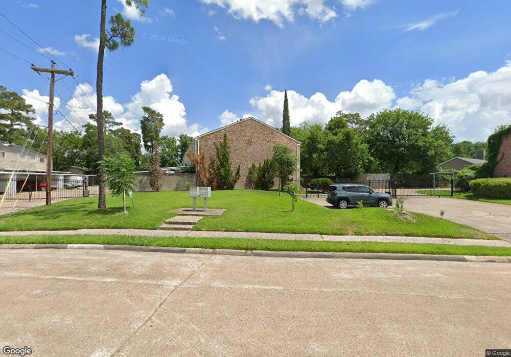 5782 Maple Hill Dr, Houston, TX 77088 - photo 1