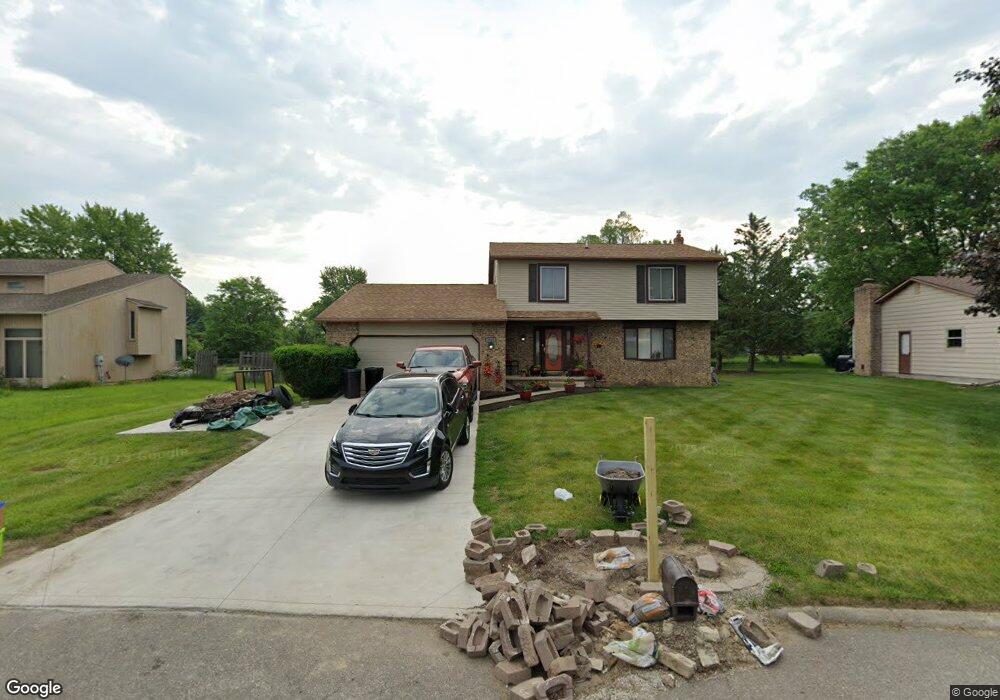 1202 River Forest Dr, Flint, MI 48532 - photo 1