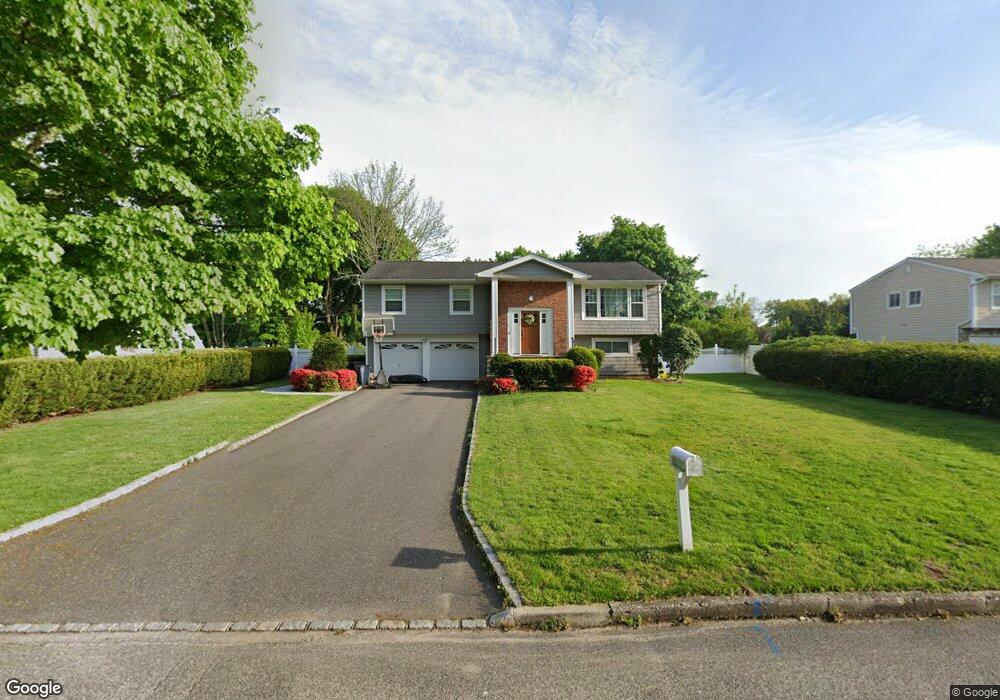 24 Bethal Ln, ComMacK, NY 11725 - photo 1