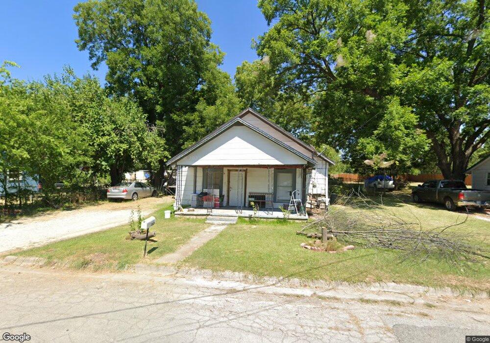 120 S Howeth St, Gainesville, TX 76240 - photo 1