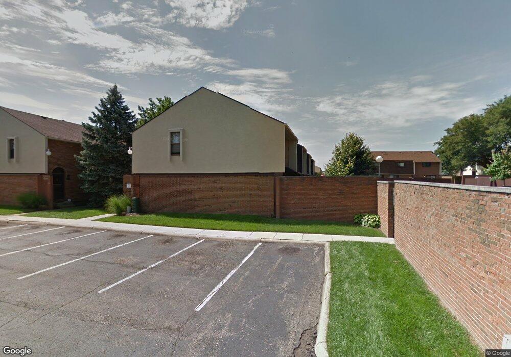 1825 Willoway Cir N, Columbus, OH 43220 - photo 1