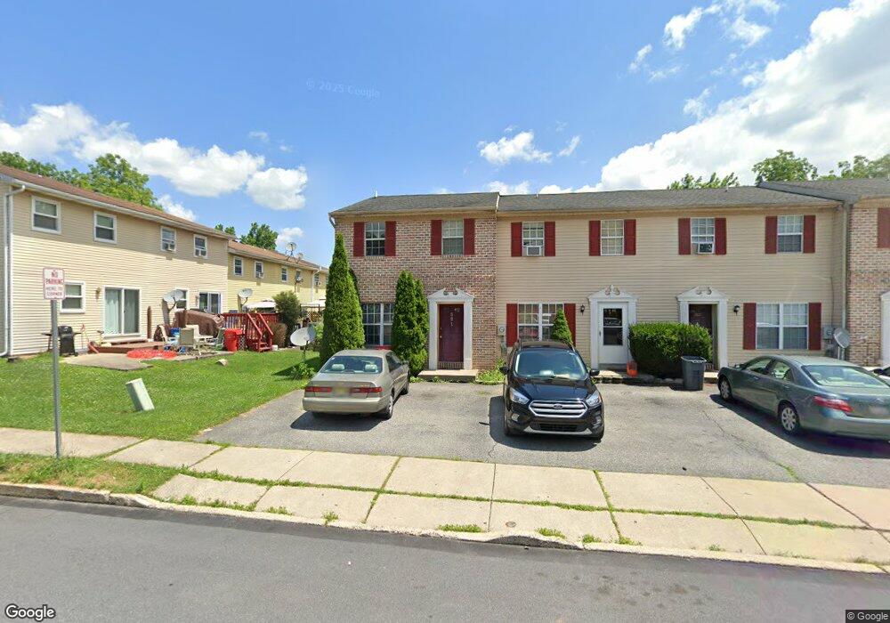 521 Old Forge Dr, Bath, PA 18014 - photo 1