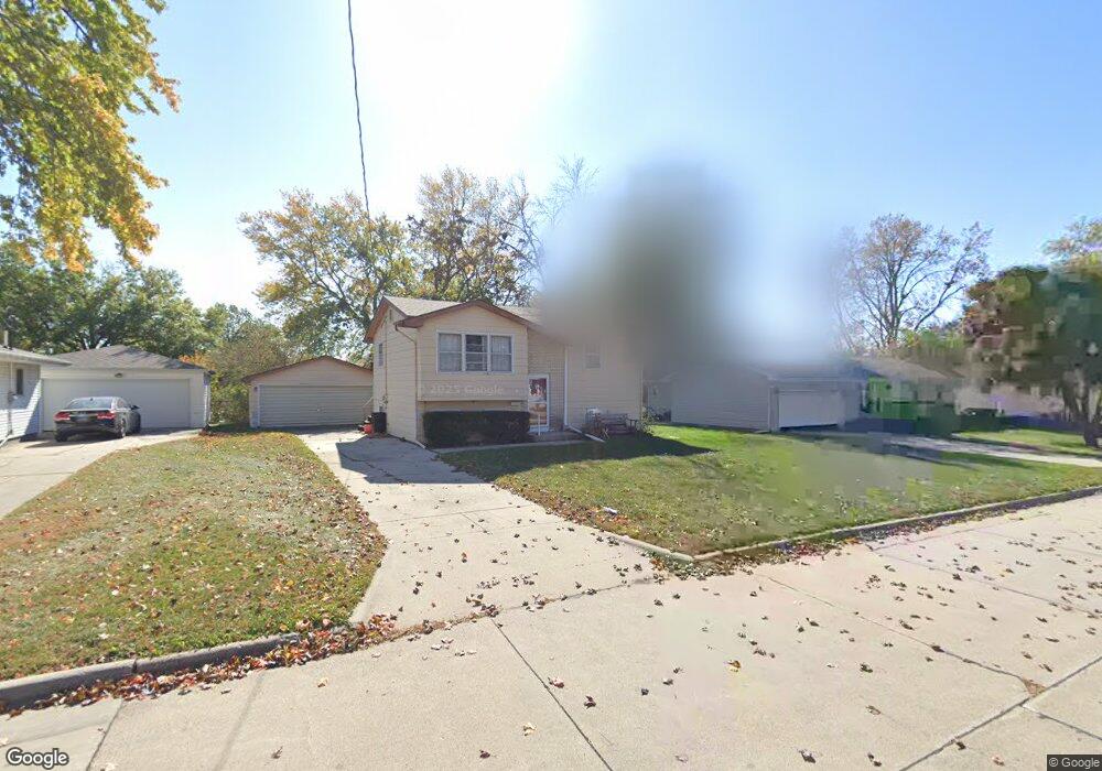 1421 N 8th Avenue Place E, Newton, IA 50208 - photo 1