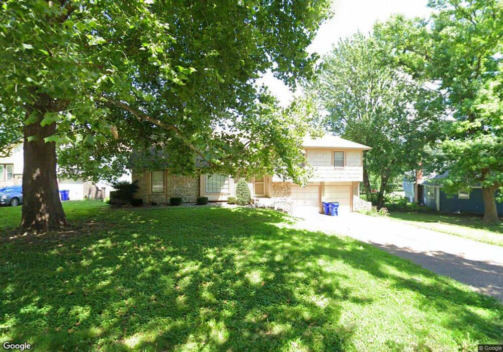 7211 Flint Dr, Shawnee, KS 66203 - photo 1