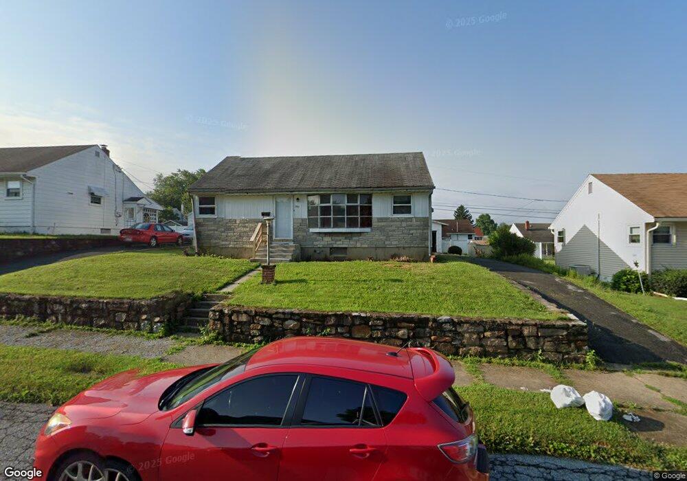 1551 Greenview Dr, Bethlehem, PA 18018 - photo 1