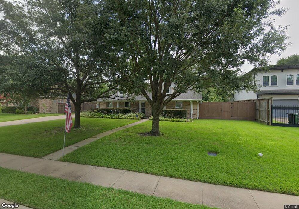 1410 Huge Oaks St, Houston, TX 77055 - photo 1