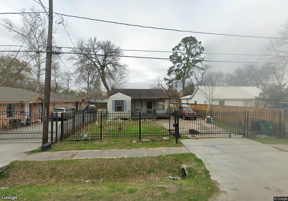 230 Garrotsville St, Houston, TX 77022 - photo 1
