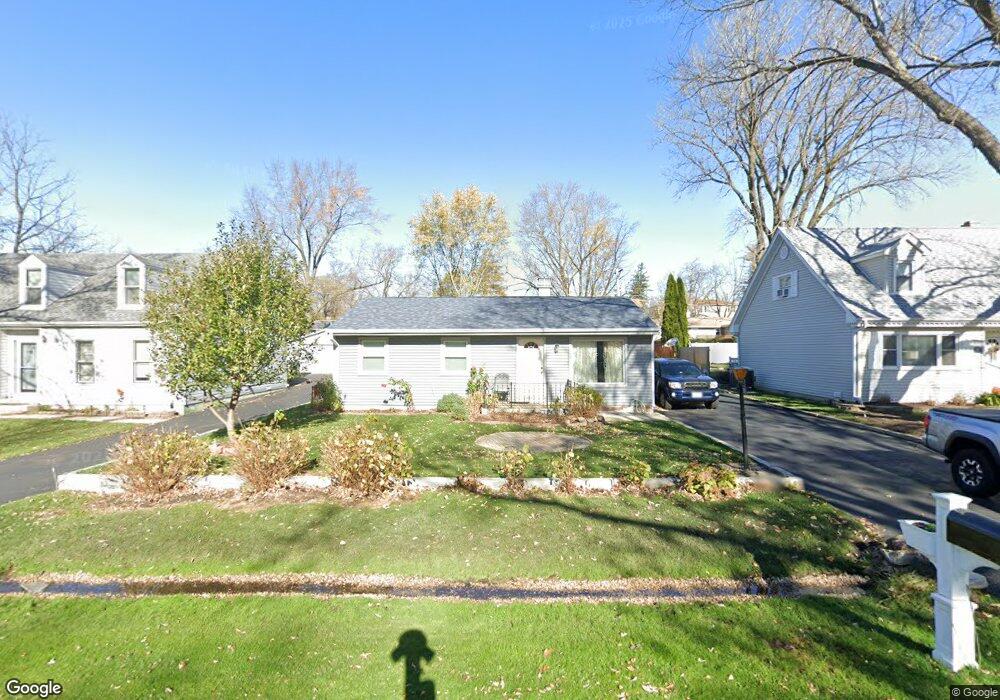 820 Menominee Dr unit 10, Lake In the Hills, IL 60156 - photo 1