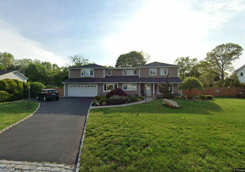 8 Peppermint Rd, ComMacK, NY 11725 - photo 1