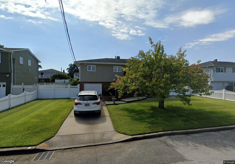 221 Verona Pkwy, Lindenhurst, NY 11757 - photo 1