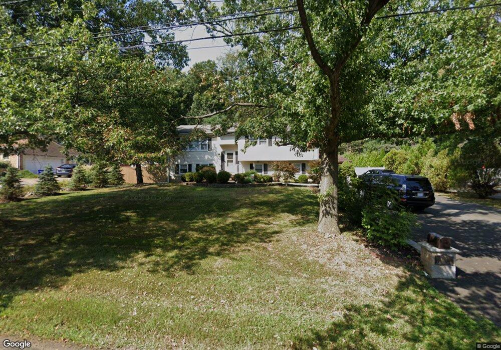 646 N Meadow Dr, Bound Brook, NJ 08805 - photo 1