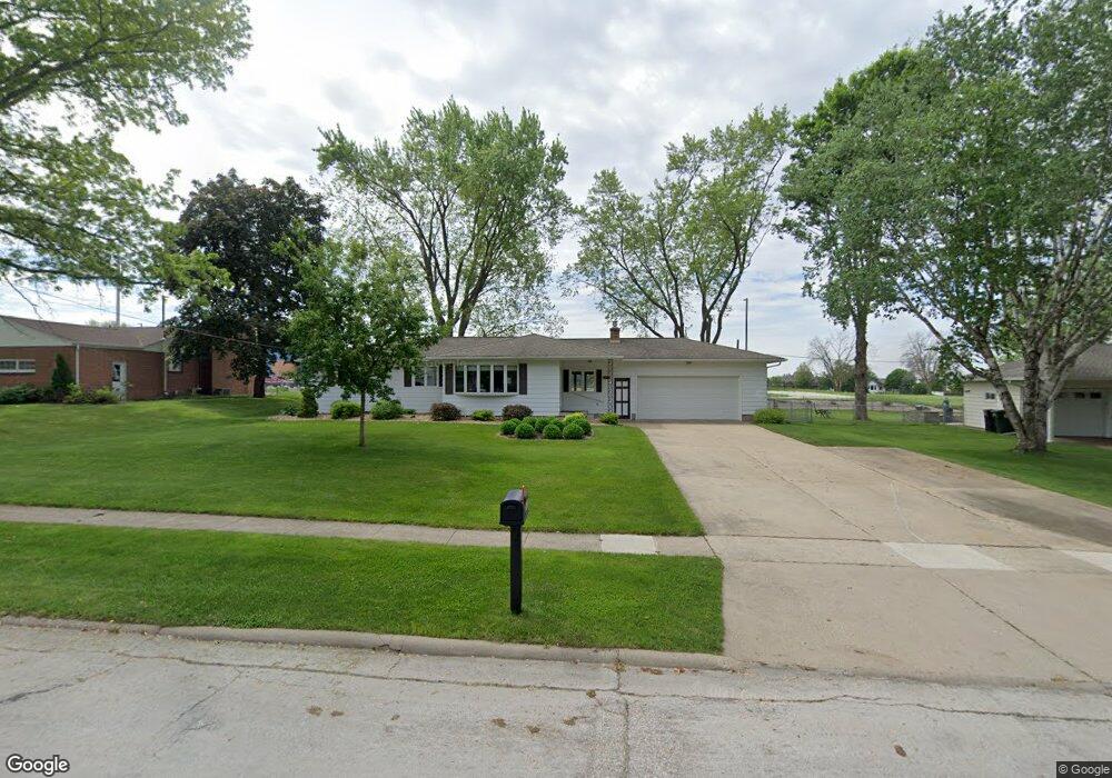 1921 Primrose Dr, Cedar Falls, IA 50613 - photo 1