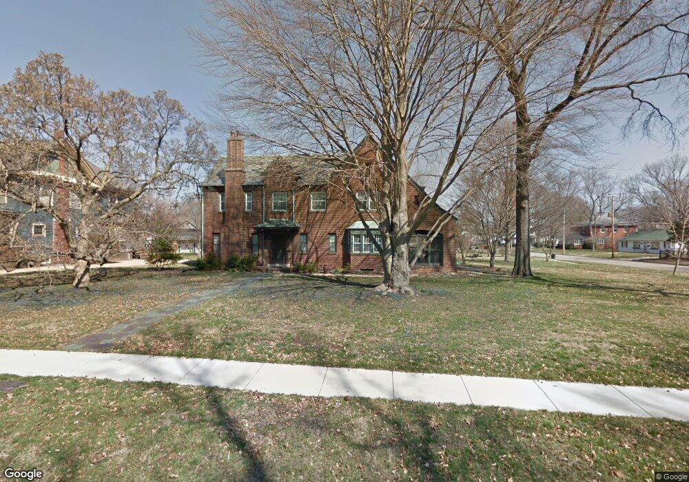 520 Tremont St, Lincoln, IL 62656 - photo 1