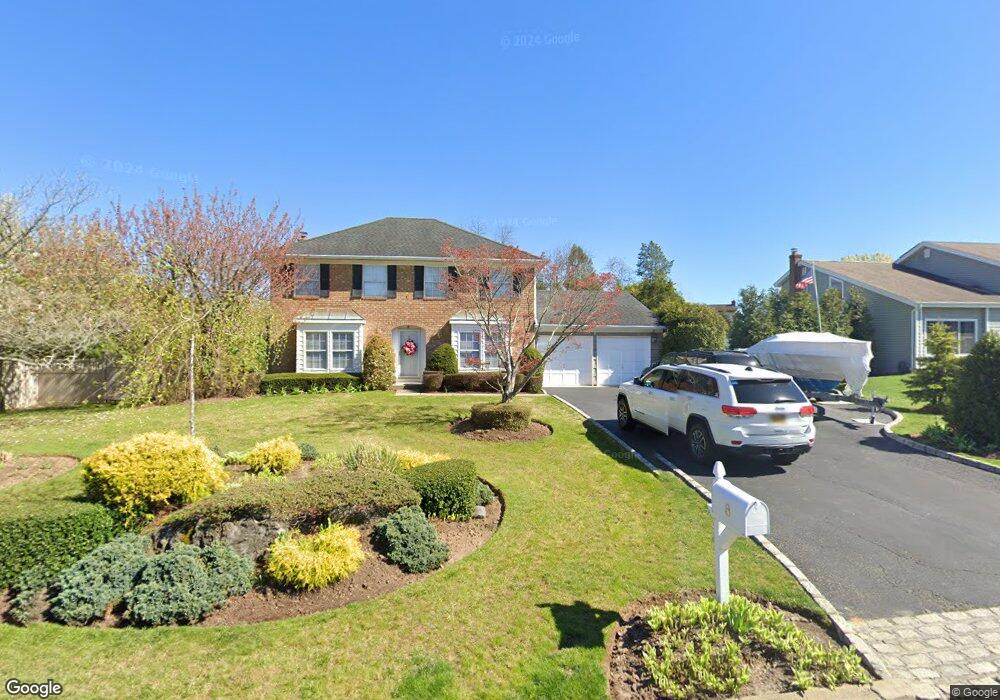 8 Fleetwood Rd, ComMacK, NY 11725 - photo 1