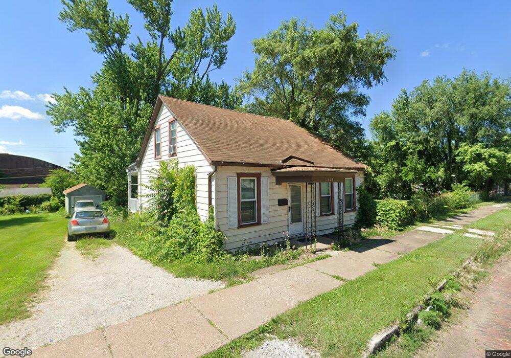 1023 W 5th St, Davenport, IA 52802 - photo 1
