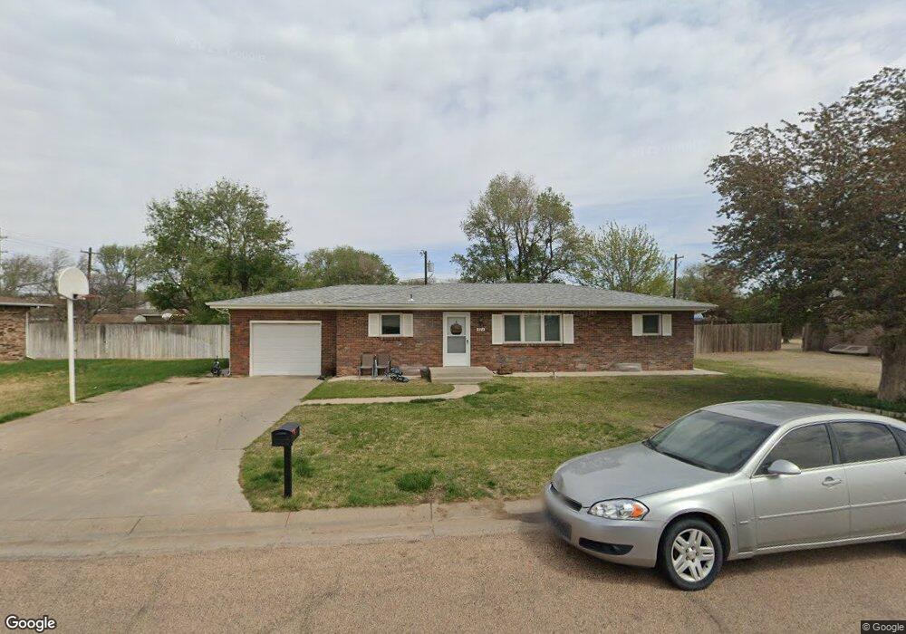 504 E 3rd St, Hugoton, KS 67951 - photo 1