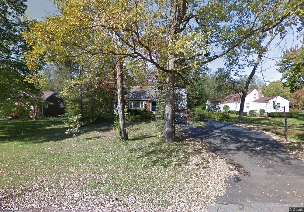 913 Mohegan Rd, Schenectady, NY 12309 - photo 1