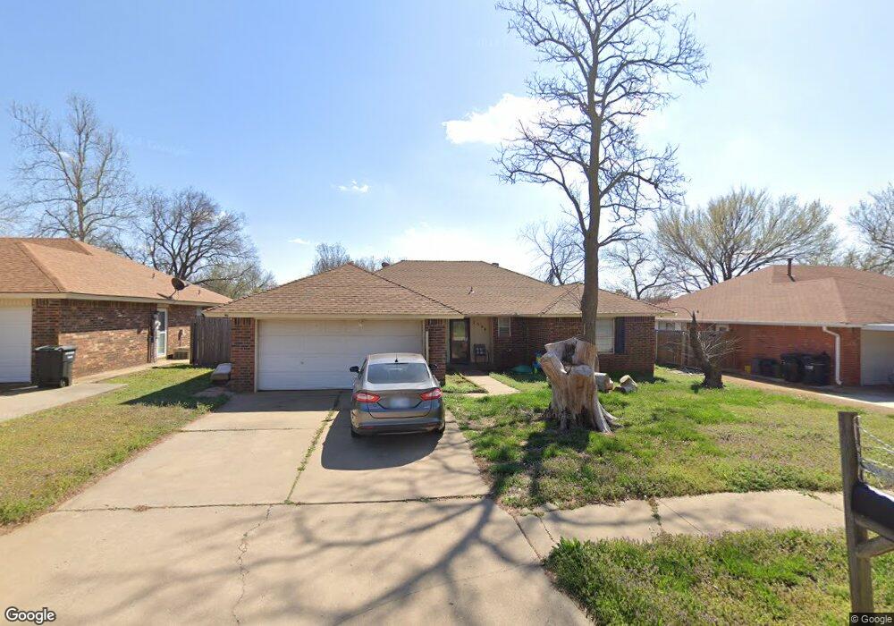 1504 NE 1st St, Moore, OK 73160 - photo 1
