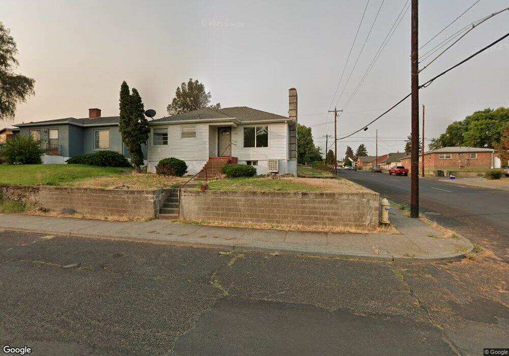 722 W 11th St, the Dalles, OR 97058 - photo 1