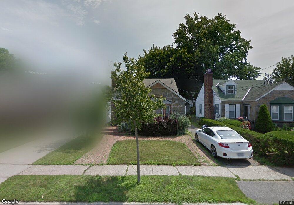 178 Beebe Rd, Mineola, NY 11501 - photo 1