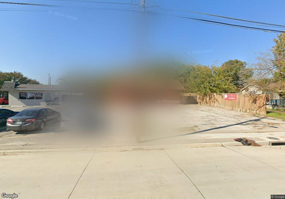 207 NE 5th St, Grand Prairie, TX 75050 - photo 1