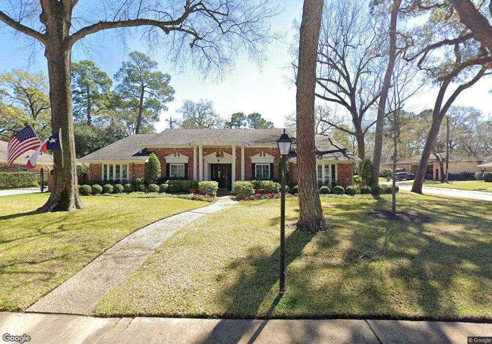 10127 Candlewood Dr, Houston, TX 77042 - photo 1