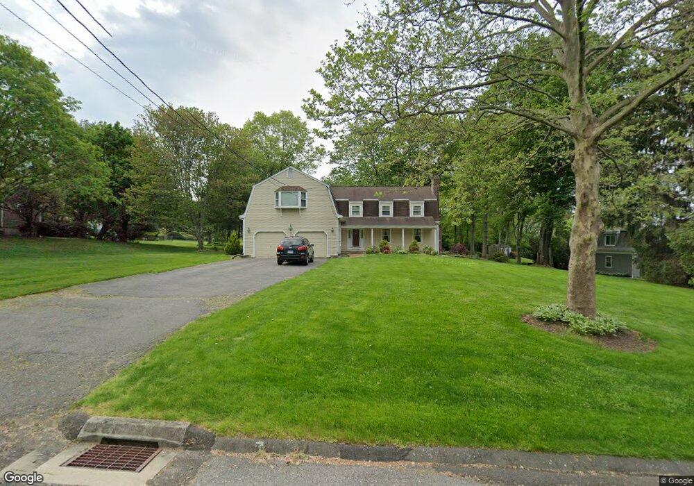 73 Under Cliff Rd, Trumbull, CT 06611 - photo 1