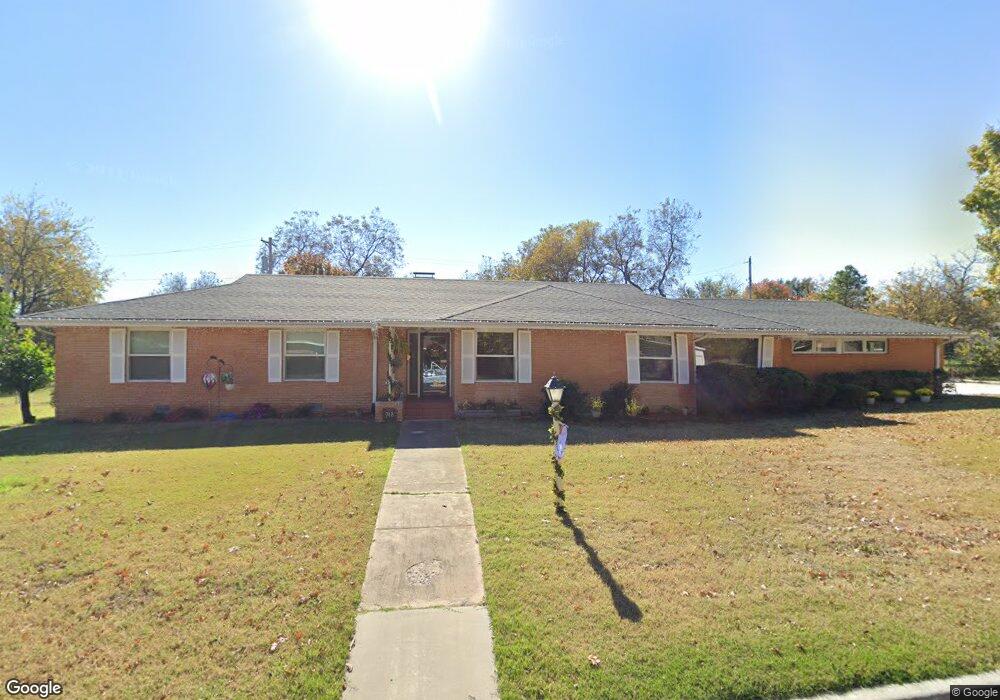 918 Davis St NW, Ardmore, OK 73401 - photo 1