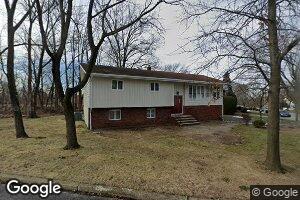 32 Rock Rd, Englewood Cliffs, NJ 07632
