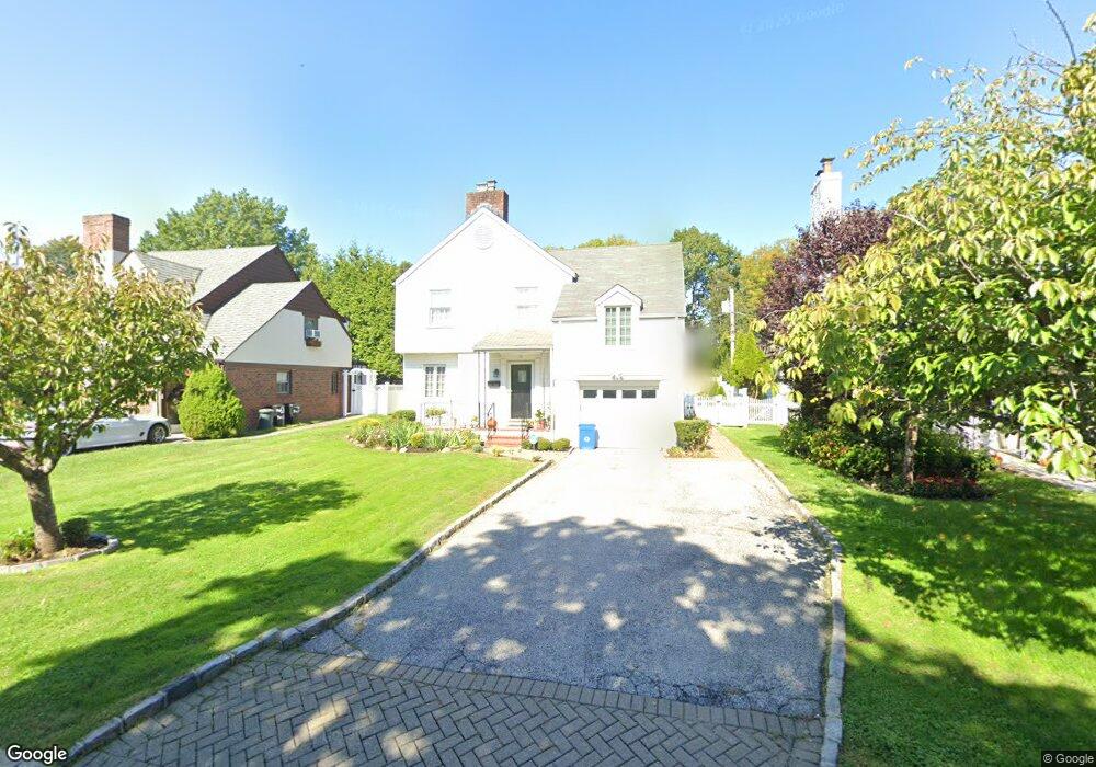 19 Highmeadow Rd, Manhasset, NY 11030 - photo 1