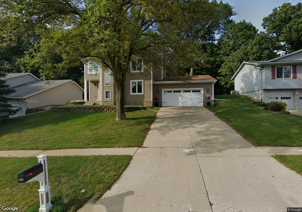 1600 Whitters Way NW, Cedar Rapids, IA 52405 - photo 1