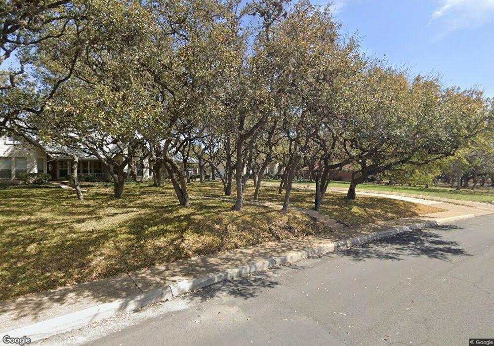 10827 Hunters Way, Helotes, TX 78023 - photo 1