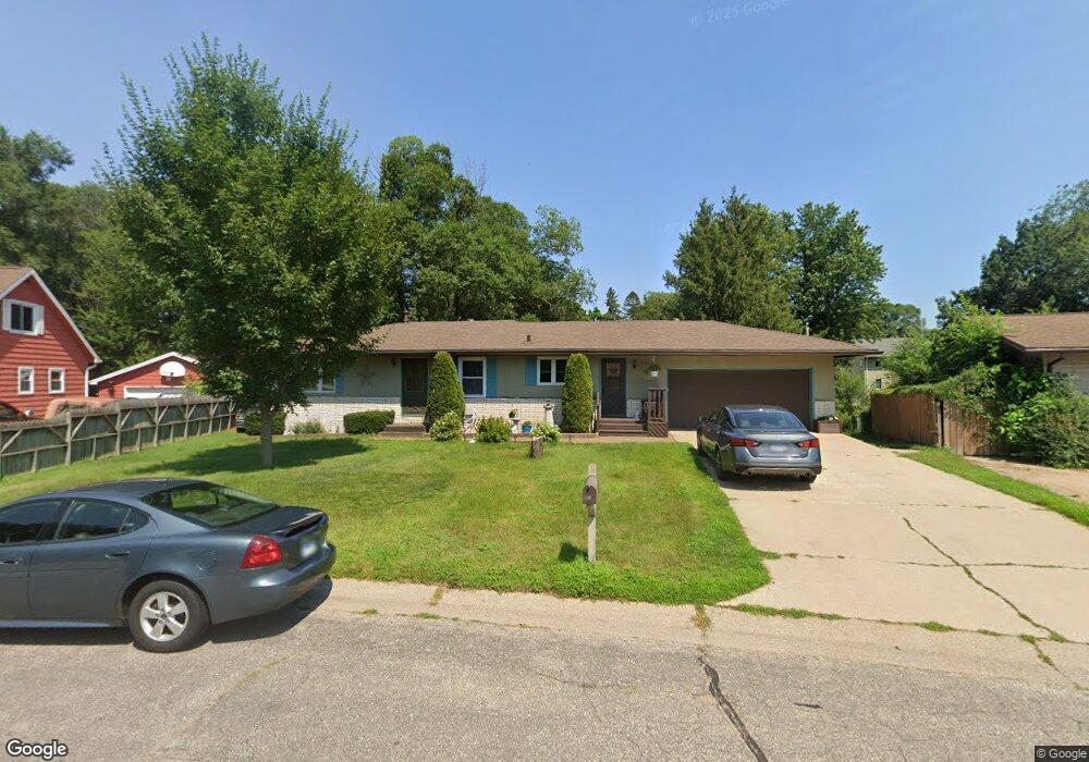 813 Redwood St E, La Crescent, MN 55947 - photo 1