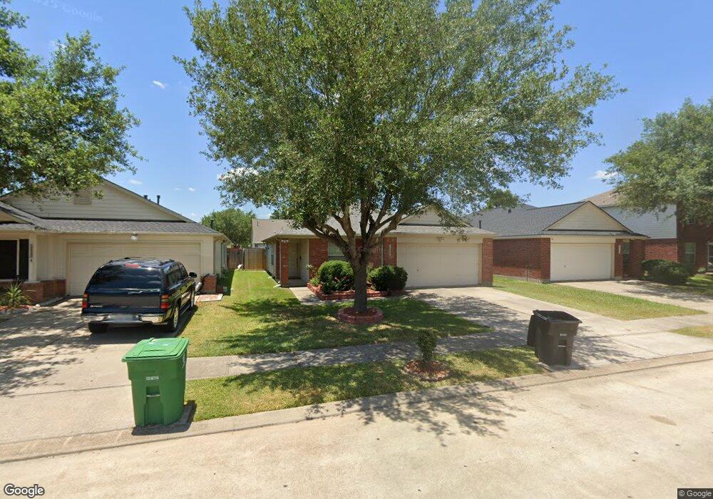 10334 Kinsdale Crossing Ln, Houston, TX 77075 - photo 1