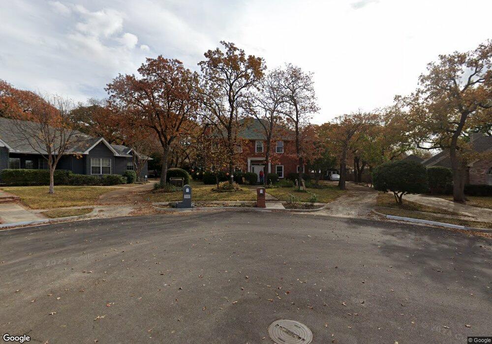 908 Whitney Ct, Denton, TX 76205 - photo 1