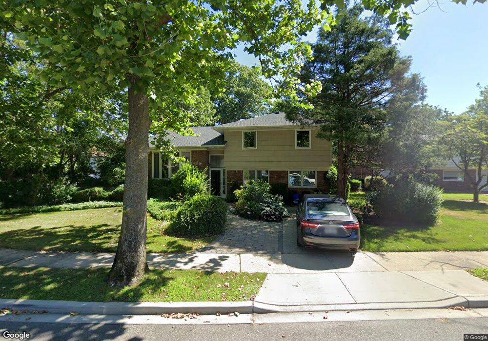 11 Holiday Ct, Valley Stream, NY 11581 - photo 1