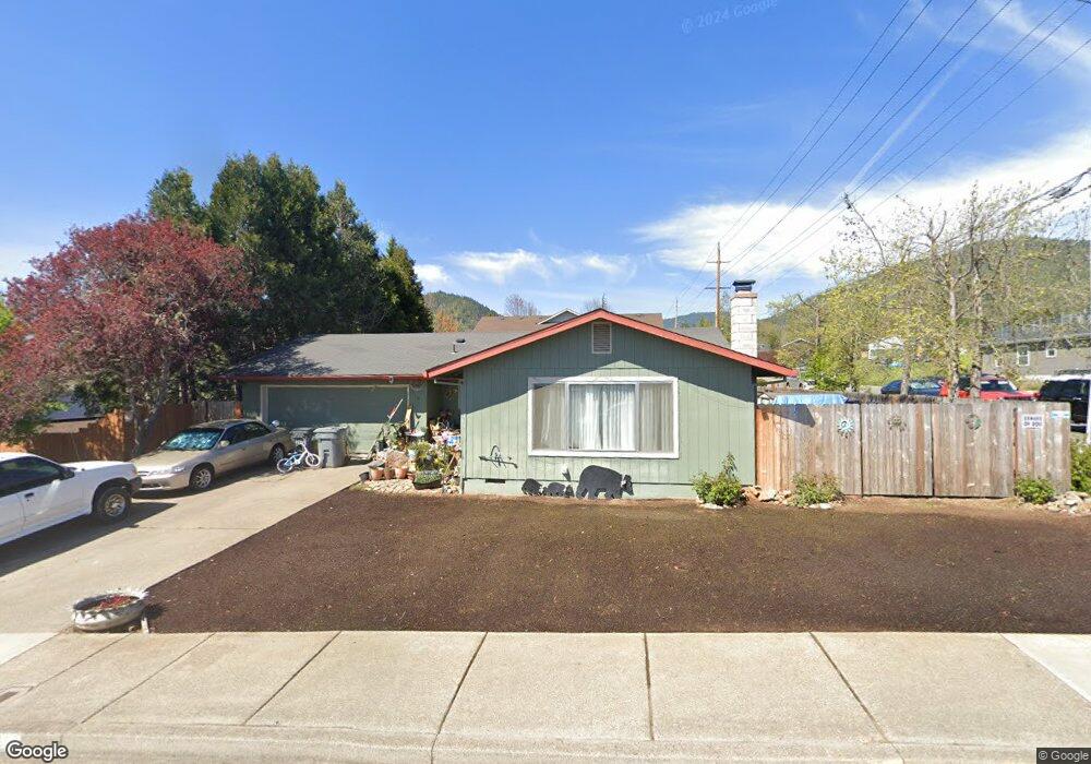 114 NW Blossom Dr, Grants Pass, OR 97526 - photo 1