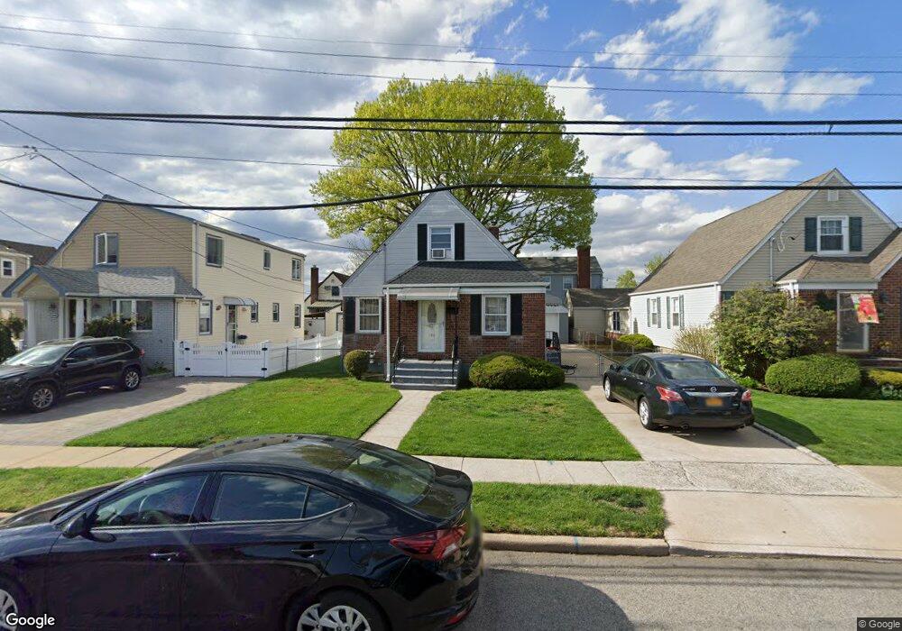 456 Jackson Ave, Mineola, NY 11501 - photo 1