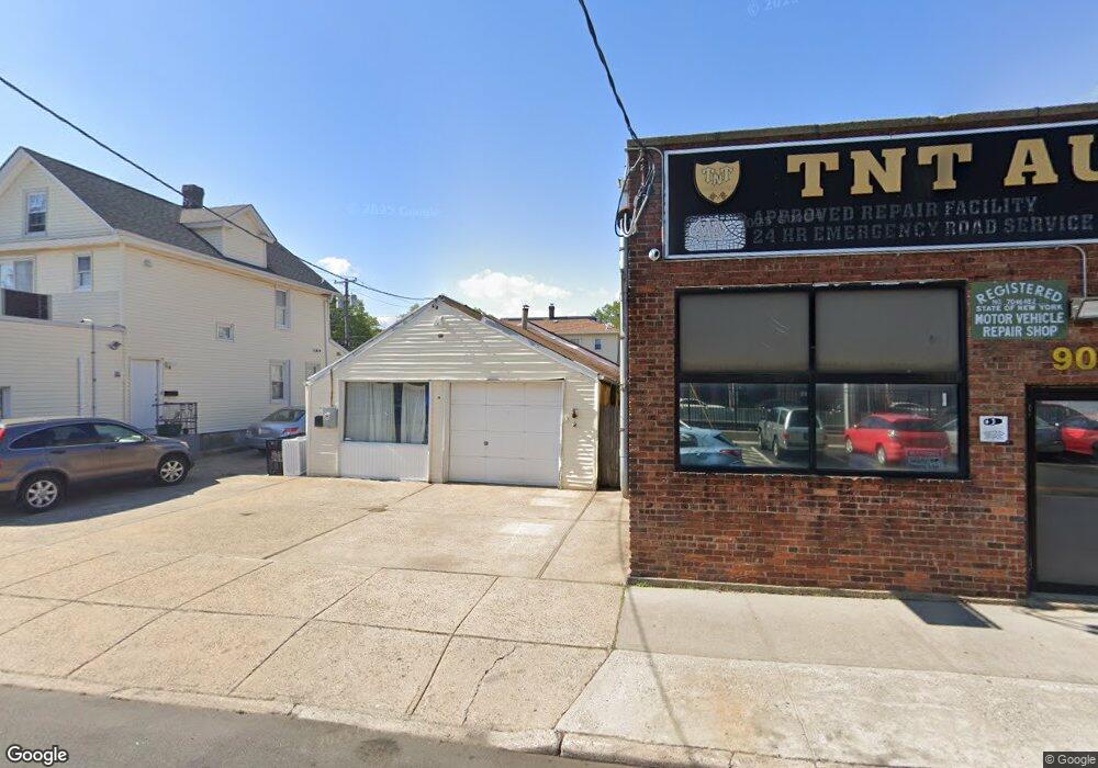 901 2nd Ave, New Hyde Park, NY 11040 - photo 1