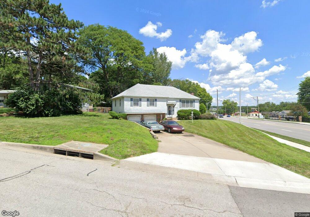 7423 Larsen Ln, Shawnee, KS 66203 - photo 1