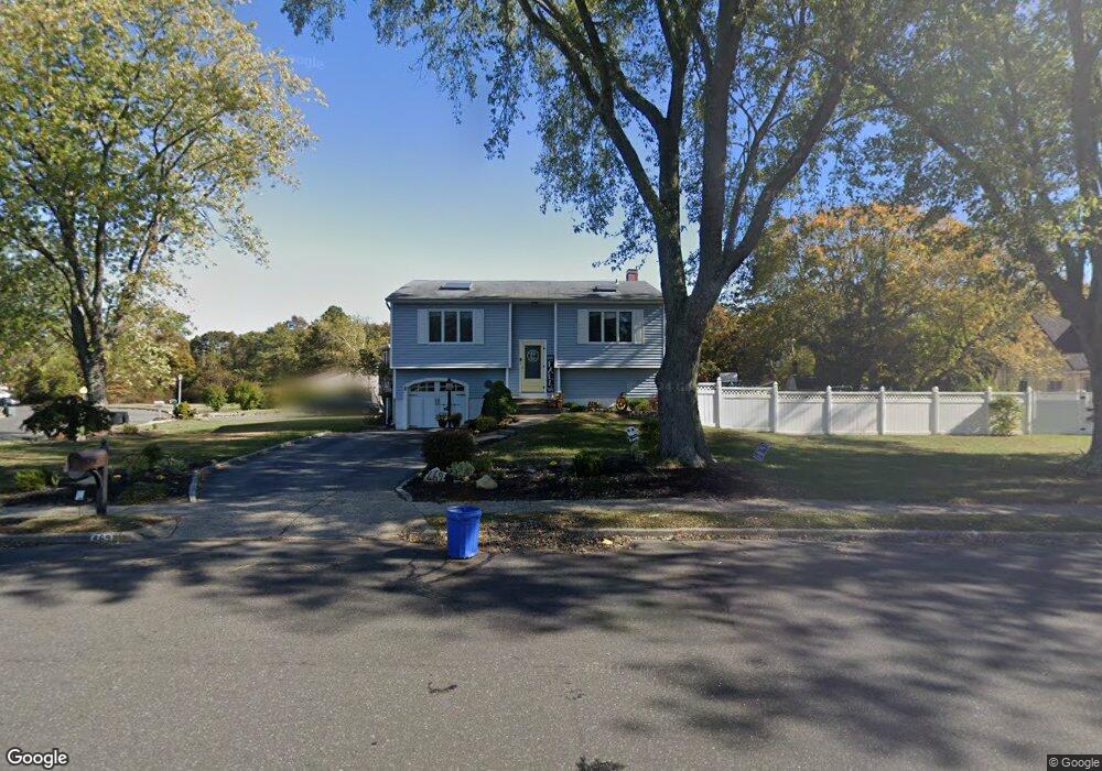 469 Greenbelt Pkwy, Holtsville, NY 11742 - photo 1