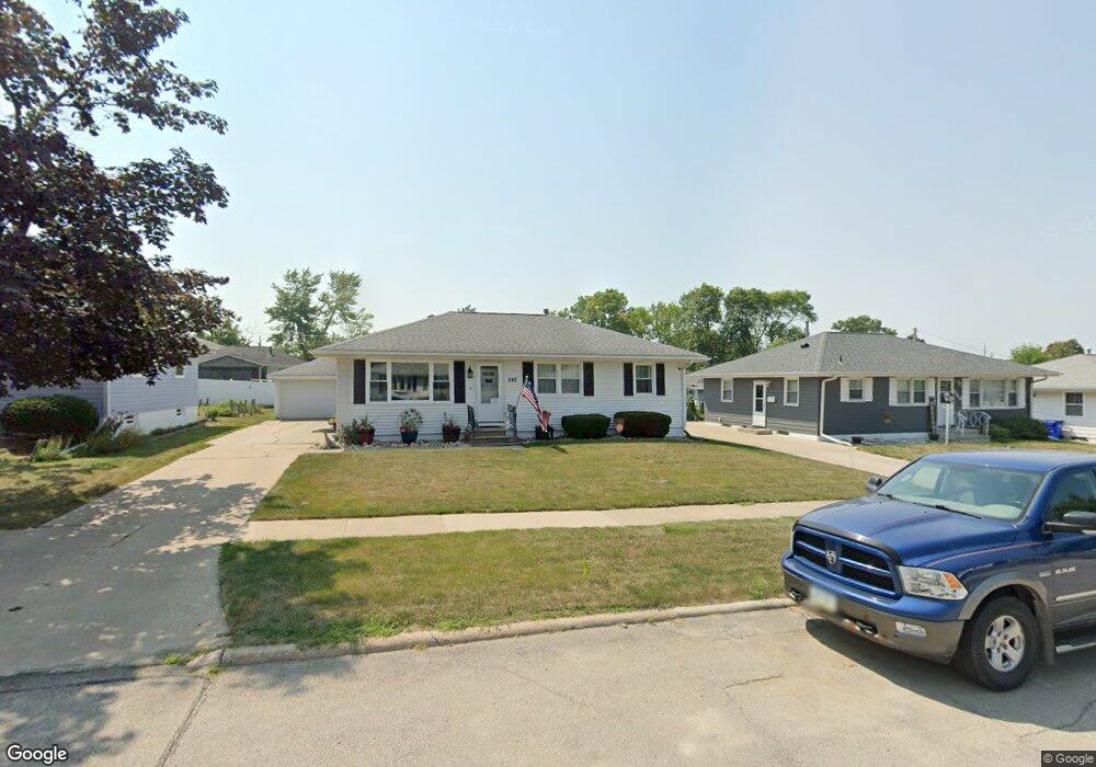 342 30th St NW, Cedar Rapids, IA 52405 - photo 1