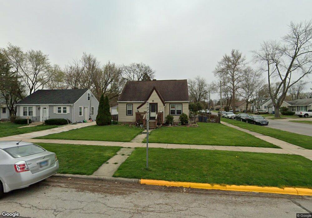 950 Spruce St, Aurora, IL 60506 - photo 1