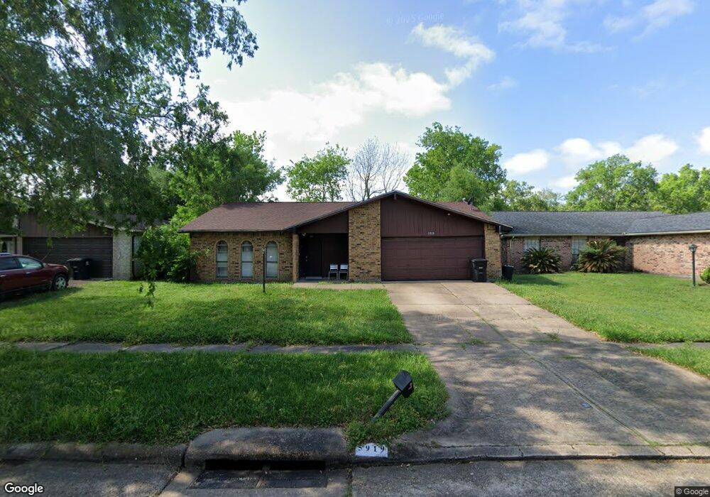 5919 Irish Hill Dr, Houston, TX 77053 - photo 1